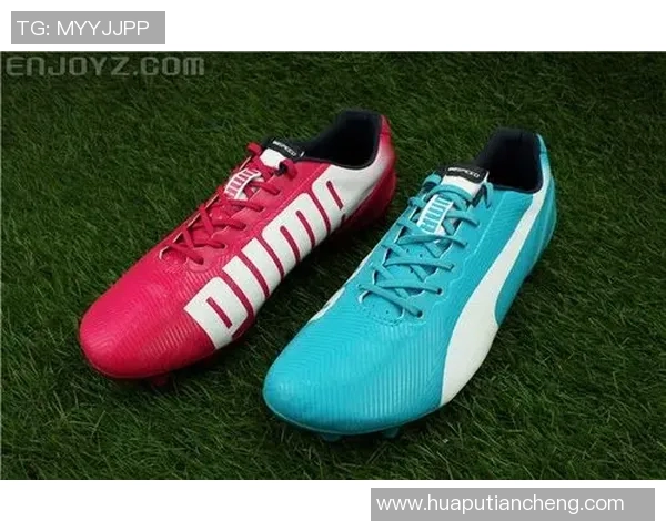 足球明星时尚新风潮鸳鸯鞋引领潮流运动与个性完美结合