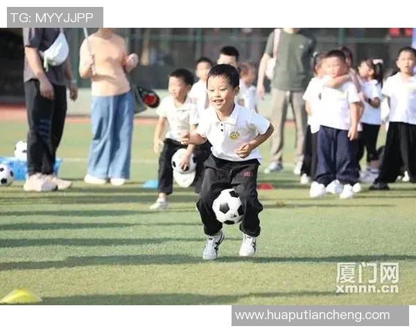 足球明星日常生活揭秘玩游戏背后的趣味与挑战 足球明星日常生活揭秘玩游戏背后的趣味与挑战